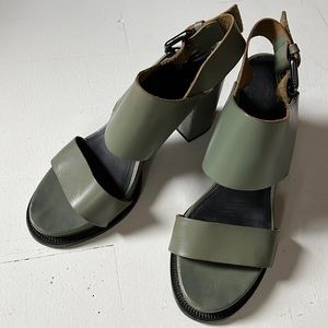 Green leather & Other Stories Sandals Size 38